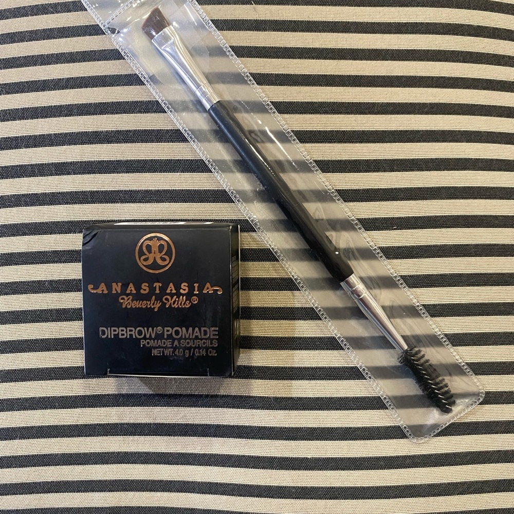 Anastasia Beverly Hills Dip brow Pomade in Soft Brown with Dual Ended Brow Brush